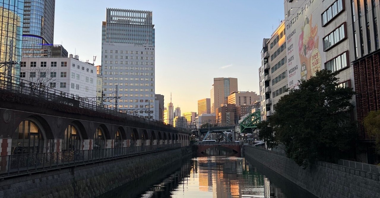 c1_eitango_bot's tweet card. 皆さんは「自己投資」と聞いてどんなイメージを持ちますか？スキルを磨くために勉強する、資格を取る、新しい趣味を始める…。いろいろありますよね。どれも魅力的ですが、実際にそれを「続ける」というのは簡単なことではありません。 私もこれまでの経験で何度も挫折しました。そして、「これは自分には合わなかったな」「もっと良い方法があったかもしれない」といった試行錯誤を重ねながら、ようやく自分に合った学び方...