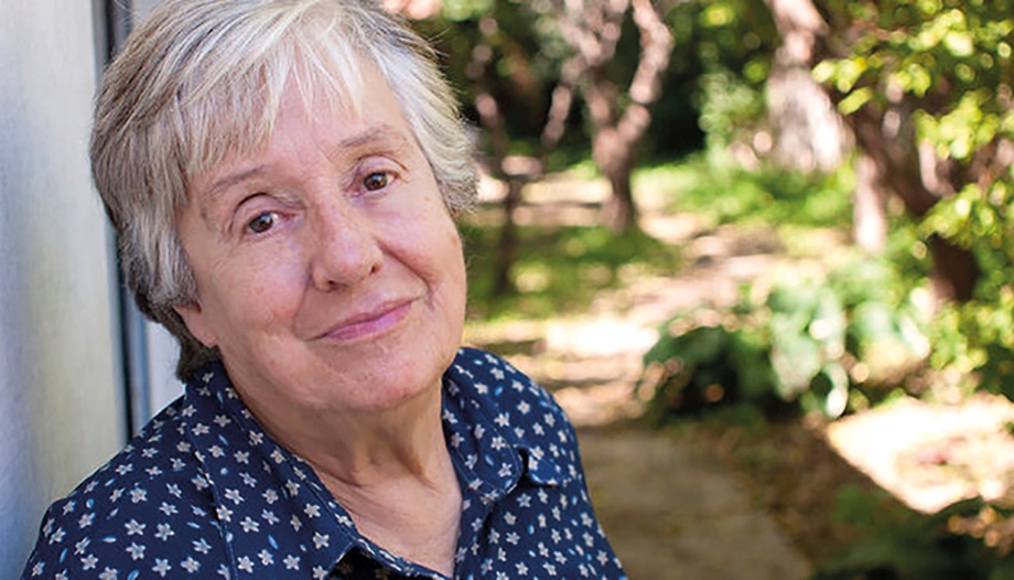 berria's tweet card. Hizkuntza zuzena, neurritsua, irekia. Ez duena «elkarrizketan tonu aldaketa bat» eskatzen. Horixe izan da Circe Maiarentzat (Montevideo, 1932) printzipio poetiko irmoetako bat lehen urratsetatik. H...