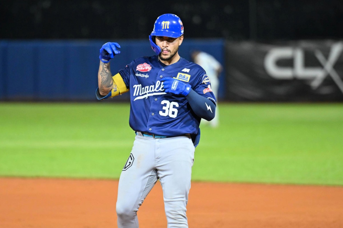 IgnacioSerrano's tweet card. Carlos Rodríguez firmó contrato de liga menor con invitación al Spring Training de los Padres de San Diego para 2026