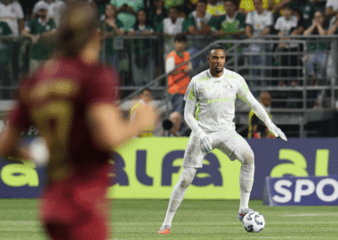 3VV's tweet card. O Palmeiras empatou com o Fluminense nesta noite de sábado pela R35 do Brasileiro 2025 e viu o Flamengo abrir quatro pontos de vantagem. 0x0. O jogo Apesar de movimentado dos dois lados, o Palmeiras...