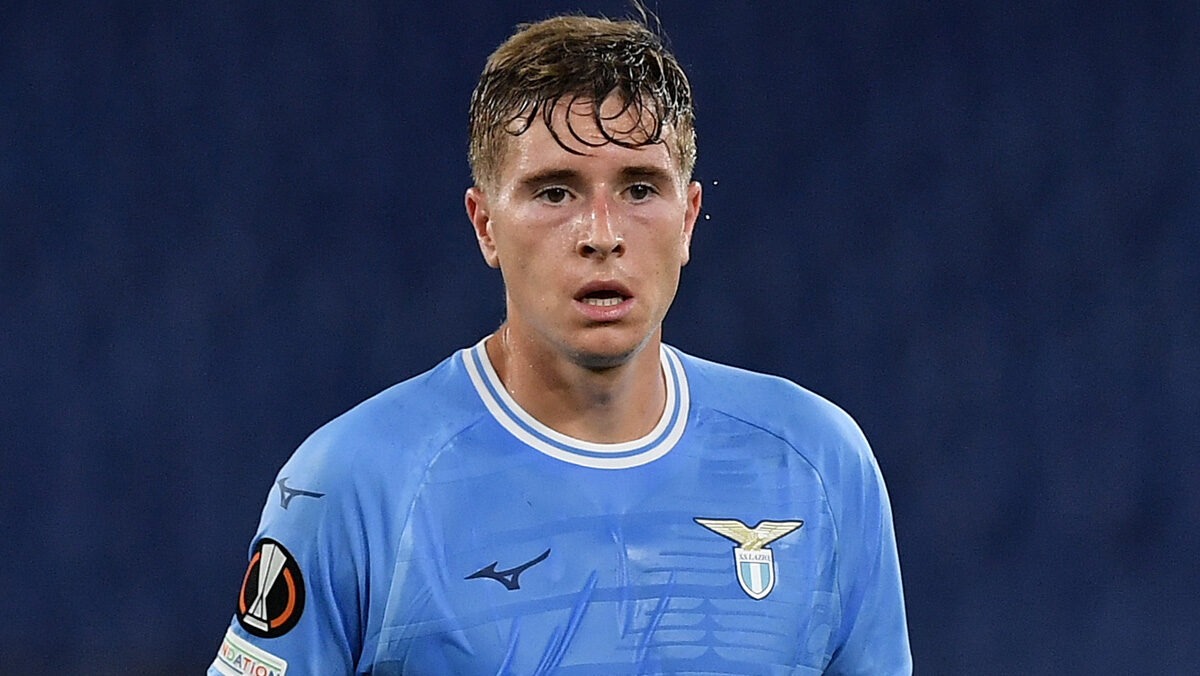 LazioNews_24's tweet card. Mercato Lazio, futuro Basic da chiarire: le sue prestazioni attirano club di Bundesliga e Liga. Tutti i dettagli