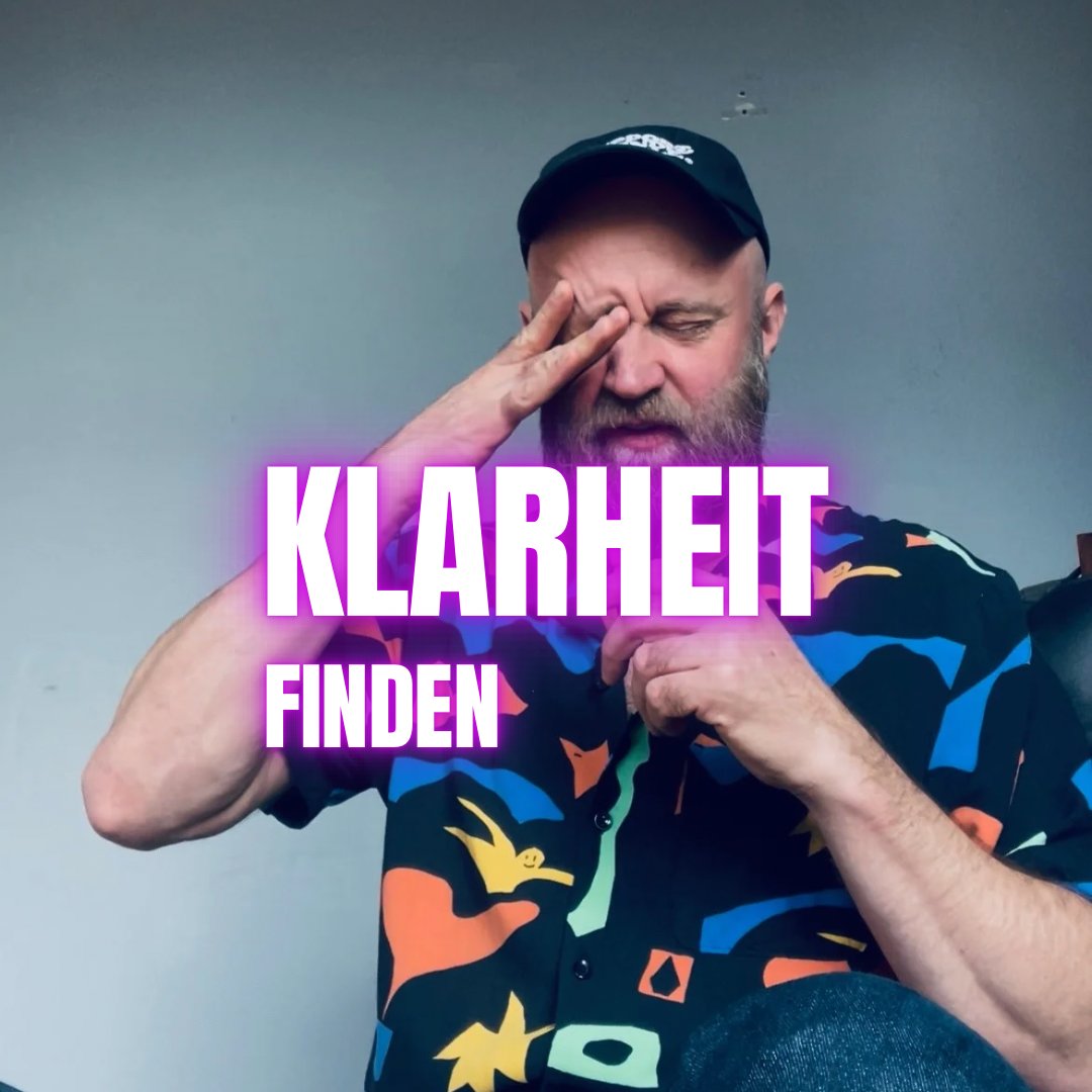 karlmarc's tweet card. Entscheidungen, die man vor sich herschiebt, bis sie schon Staub ansetzen. Gefühle, die irgendwo drücken, man aber nicht weiß, ob sie aus dem Bauch kommen oder einfach aus einem zu engen Kalender.