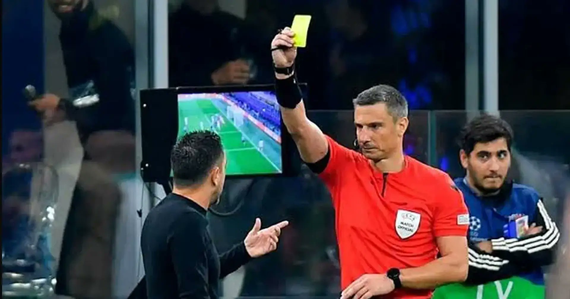 fcbarcelonar_'s tweet card. لقد تم تحديد الحكم الذي سيدير مباراة دوري أبطال أوروبا يوم الثلاثاء المقبل بين تشيلسي ونادي برشلونة.