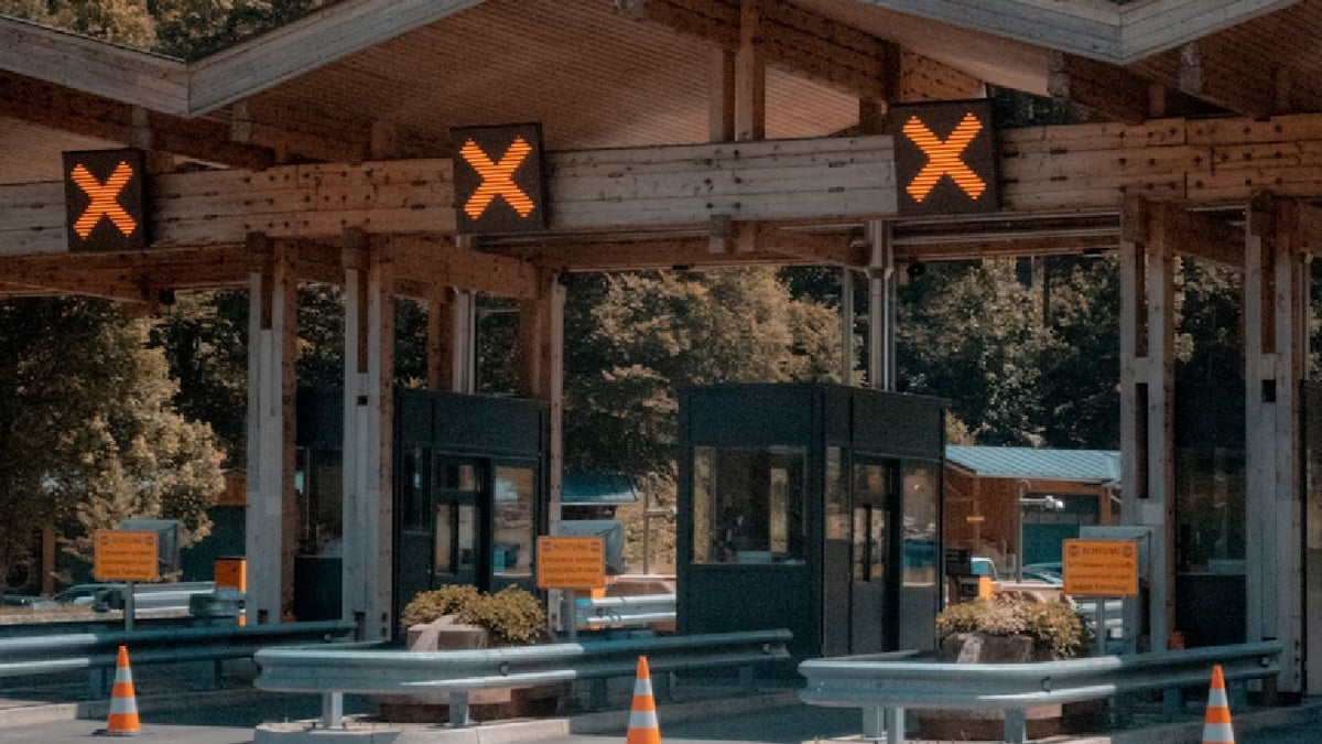 glassalmanac's tweet card. Drivers who rely on Android Auto or Apple CarPlay for navigation and music might experience interruptions when approaching toll booths. Whose Fault Is It? Some drivers…