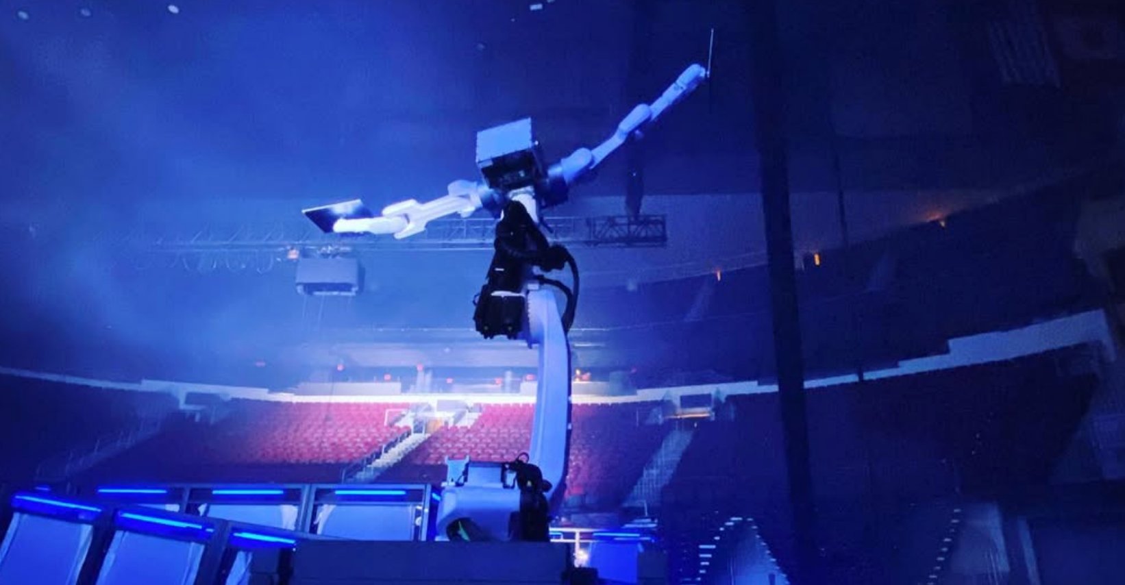 AndyRobot's tweet card. Industrial class robots holding other robots deliver a light show with precision of motion with the grace of a dancer.