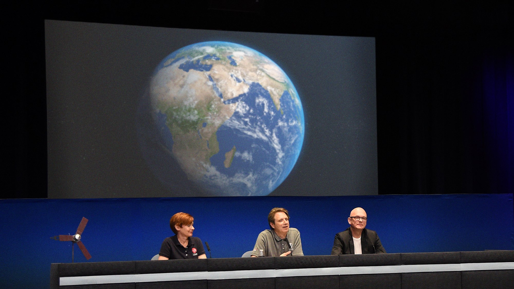 TheOnion's tweet card. CHICAGO—Emphasizing that there was still so much we still don’t know about the ancient microorganisms, researchers at the University Of Chicago announced Monday that life on Earth may have begun a...