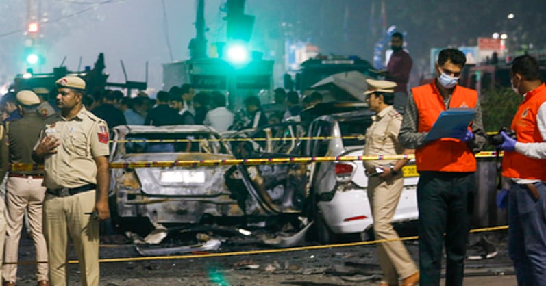 KannadaPrabha's tweet card. ಶ್ರೀನಗರ: ಇತ್ತೀಚೆಗೆ ಜಮ್ಮು ಮತ್ತು ಕಾಶ್ಮೀರ ಪೊಲೀಸರು ಪತ್ತೆಹಚ್ಚಿದ 'ವೈಟ್-ಕಾಲರ್' ಭಯೋತ್ಪಾದಕ ಮಾಡ್ಯೂಲ್, ಕಳೆದ ವರ್ಷದಿಂದ ಆತ್ಮಹತ್ಯಾ ಬಾಂಬರ್‌ಗಾಗಿ ಸಕ್ರಿಯವಾಗಿ ಹುಡುಕಾಟ ನಡೆಸುತ್ತಿತ್ತು