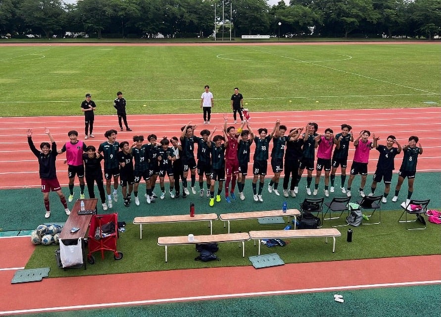 raijintomohiro's tweet card. 息子のサッカーを楽しんでると『あ〜〜息子に依存しんな…』と思うことがあるんです🙄応援するのと、依存し息子の人生に陶酔するのは違う、この心のコントロールが難しい…