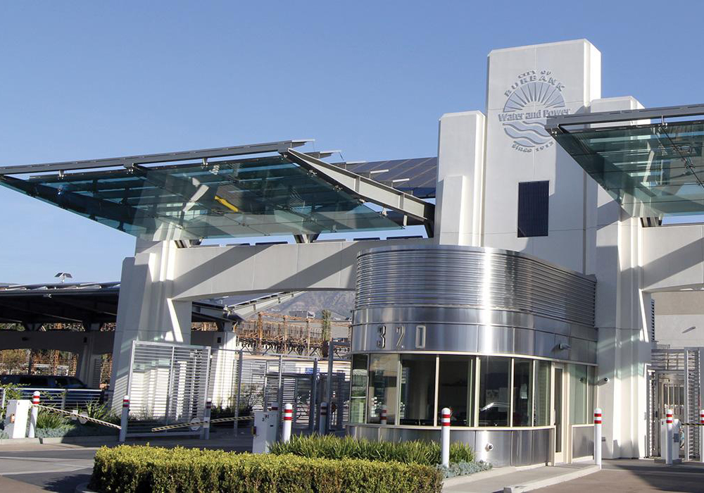 ESS_info's tweet card. ESS to deliver Burbank Water and Power's first utility-scale battery storage project. A 75 kW / 500kWh ESS Energy Warehouse™ will be installed and connected to a 265 kW solar array on the BWP...