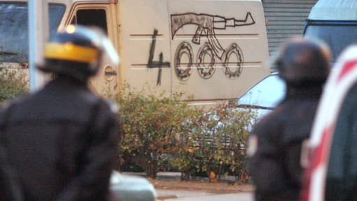 PASCALPOINTUD's tweet card. Considéré comme un important trafiquant de drogue, chef d'un clan de La Courneuve, un caïd s'est évadé mardi matin avec l'aide d'un commando armé lors d'un examen à l'hôpital. Il était incarcéré...