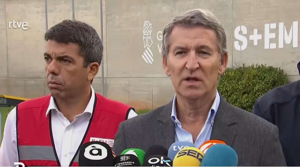 LaCronica_SA's tweet card. Averiguar cuándo empieza a llamarse "ultraizquierda" a la socialdemocracia nos llevaría a una larga discusión. Yo opino que coincide con la caída del muro de