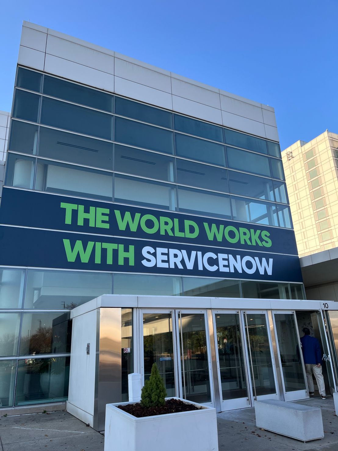 MitchSparber's tweet card. Terrific day attending ServiceNow World Forum. Time well spent listening to how the ‘old way’ no longer works to fully digital HR is possible! #hrsharedservices #easyforemployees #hrserviceexcellence...