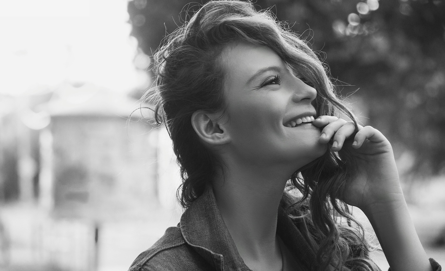 IntrovertDear's tweet card. 1. Introverts really know their stuff.