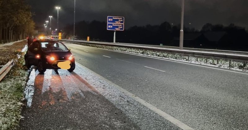 Bestuurder onder invloed rijdt tegen vangrail op A27