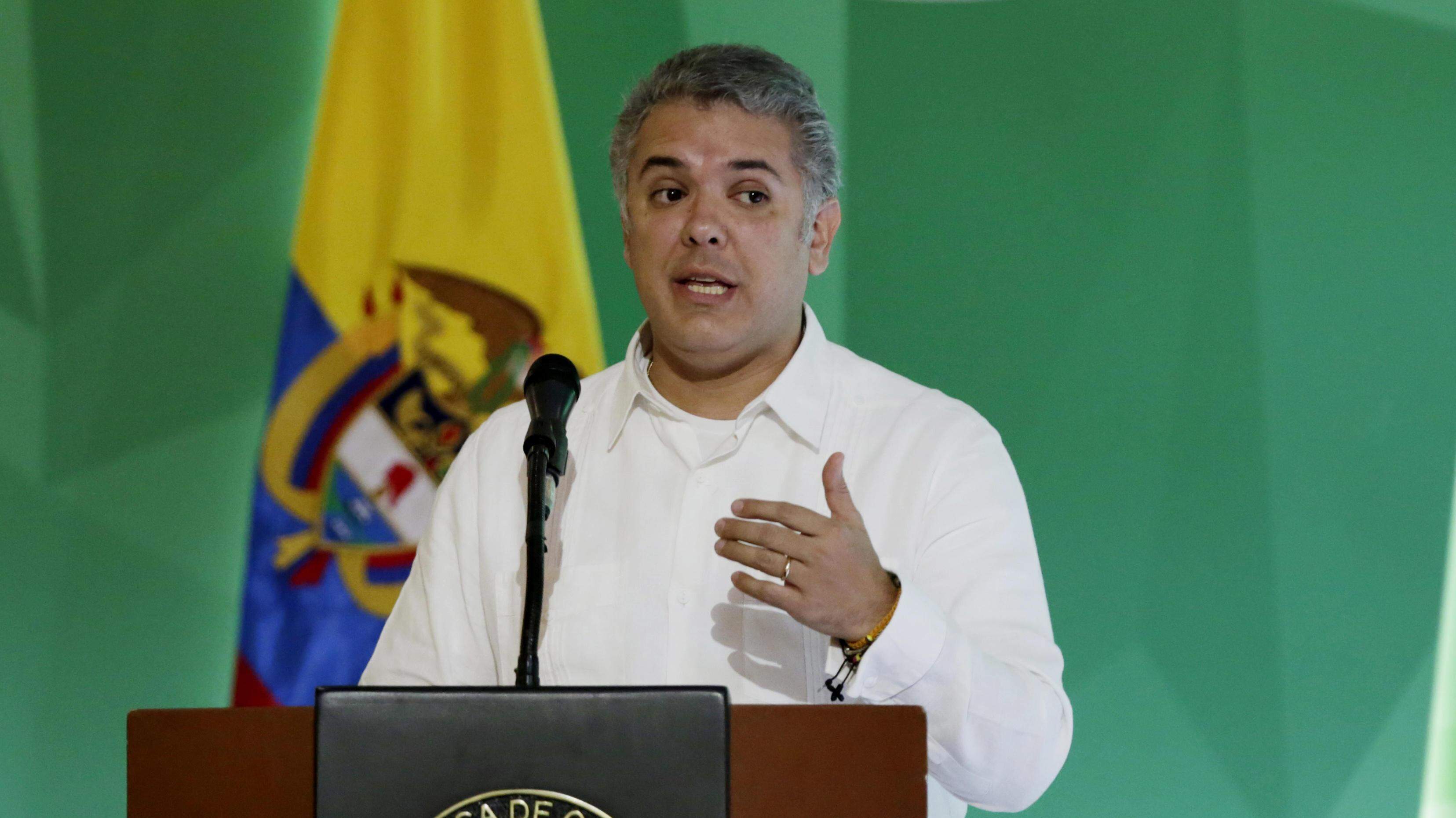 mywebrealty's tweet card. Recién posicionado, el presidente de Colombia, Iván Duque, se ha visto ante una disyuntiva que sufren todos los políticos y empresarios con buenas intenciones: o da comisiones, o los corruptos no les...