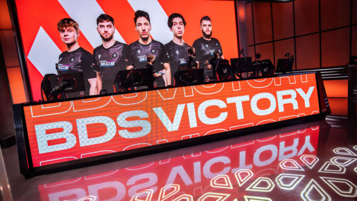 betlol_eu's tweet card. BDS upsets Rogue! After a much heated exchange from the two playoff hopeful teams, Patrik leads Excel past Jezu and SK Gaming after a heated ADC carryoff.