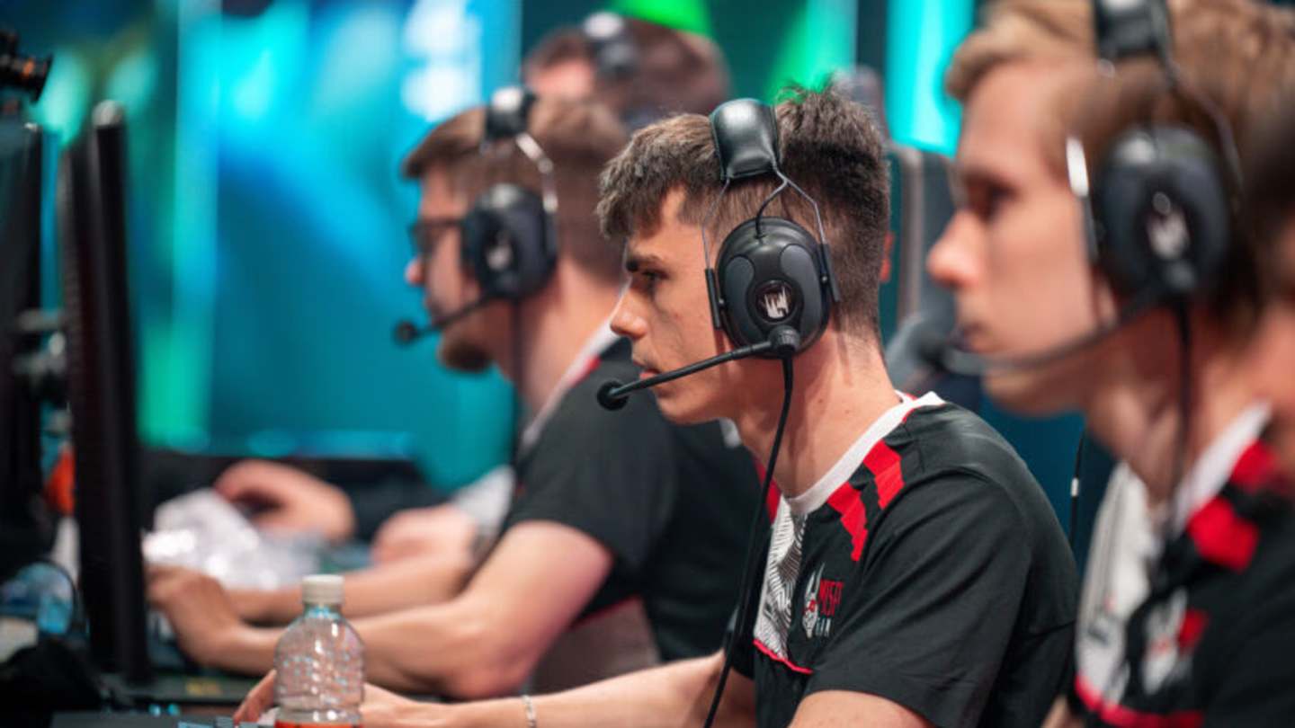 betlol_eu's tweet card. Excel completely crumble against Rogue, with Mikyx showing why he was axed from G2 in the first place. SK Gaming upset Vitality with a Yasuo comp?!