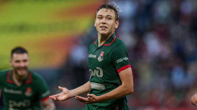 fcbarcelonar_'s tweet card. مع انتهاء عقد ليفاندوفسكي في 2026 (وعودته القوية بعد الإصابة في عمر 37 عامًا)، يحتاج نادي برشلونة إلى هدف، وقد يكون باتراكوف خيارًا مثيرًا للاهتمام , ليس له