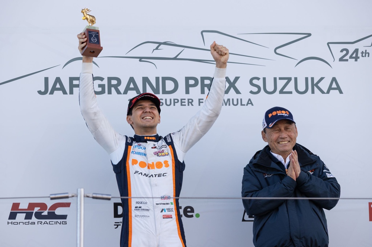 MotorsportJP's tweet card. 2025年スーパーフォーミュラのルーキー・オブ・ザ・イヤーに輝いたイゴール・オオムラ・フラガが、国内最高峰の舞台にたどり着くまでの壮絶な苦労を涙ながらに語った。