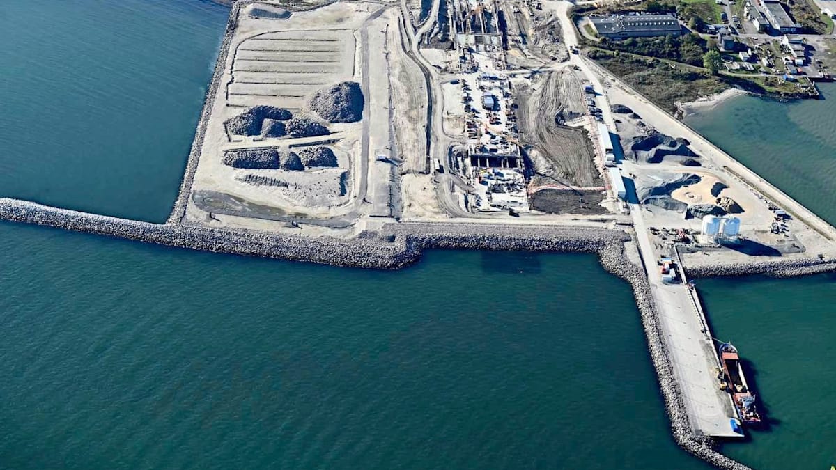 wyschilgod2019's tweet card. Der Fehmarnbelttunnel zwischen Deutschland und Dänemark wird wohl nicht bis 2029 fertiggestellt sein, obwohl die dänische Seite bei den meisten Teilen des Projektes im Plan ist. Die deutsche Inland...