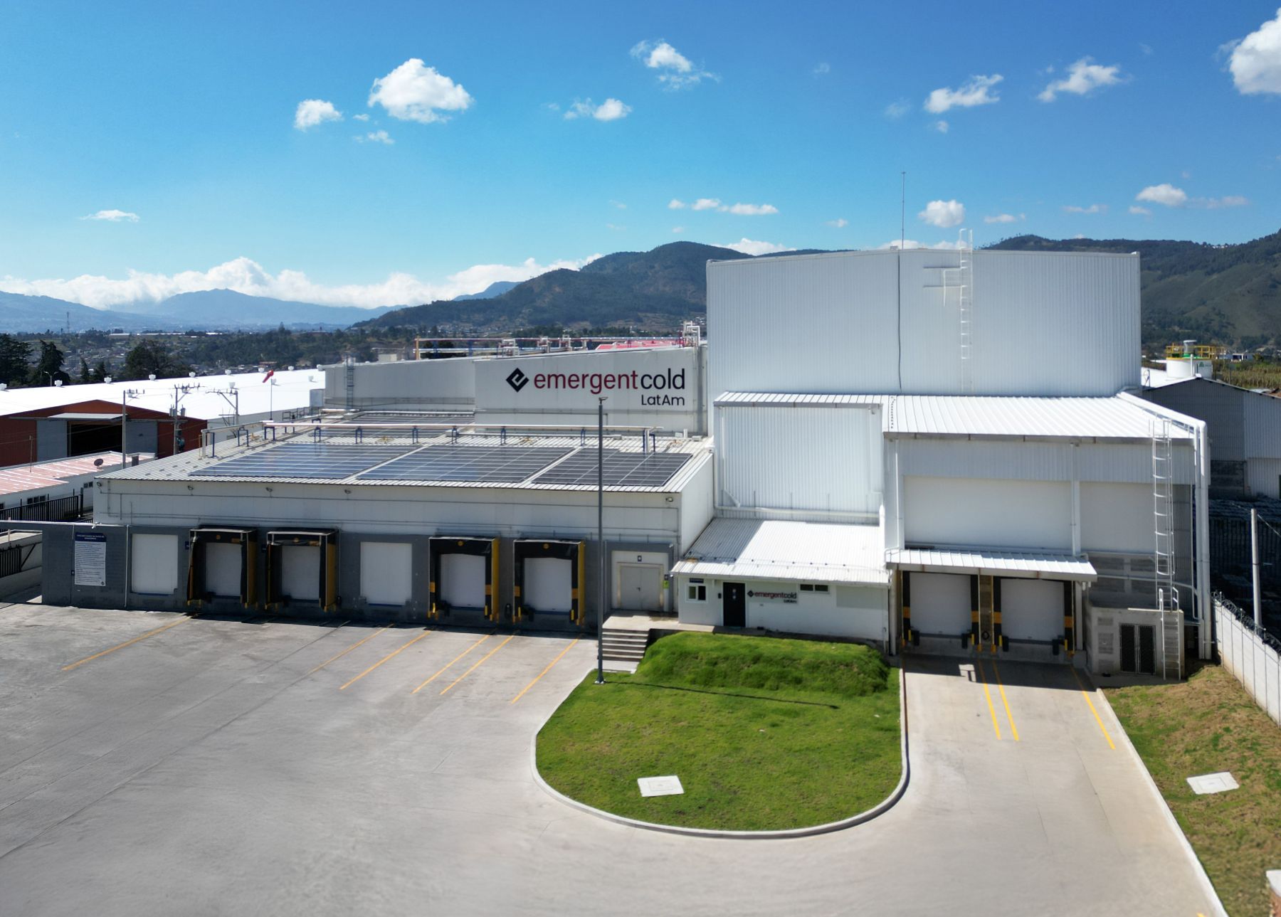 quintopodergt's tweet card. La unidad de Palín, donde el almacén sumó 9.000 nuevas posiciones, es estratégica por su ubicación entre la capital y el Puerto Quetzal. En Xela, la segunda ciudad más grande de Guatemala, también se...