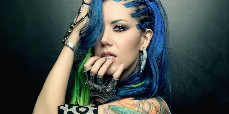 ArepaWeb's tweet card. Arch Enemy confirmó que Alissa White-Gluz deja la banda tras once años de trayectoria conjunta. El anuncio se realizó a través de Instagram y marca el