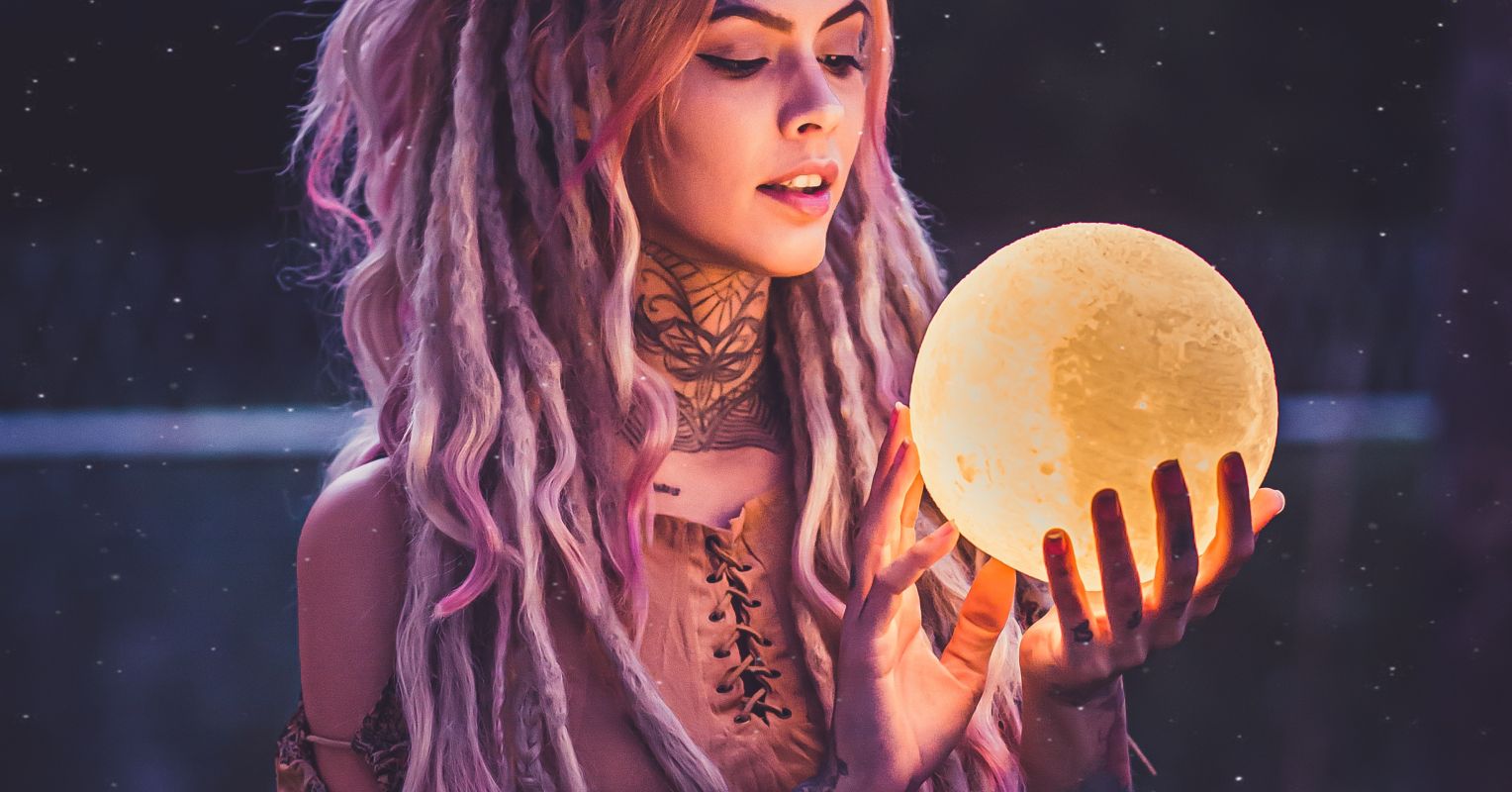 ronriggio's tweet card. Introvert or extravert? Most of us are neither.