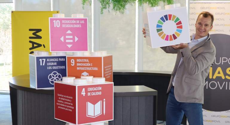 LdeLiderazgo's tweet card. La conectividad de banda ancha y los minutos de móvil y fijo son las principales fuentes históricas de ingresos de MásMóvil, con una cuota de negocio que en el último año se ha repartido con otras...