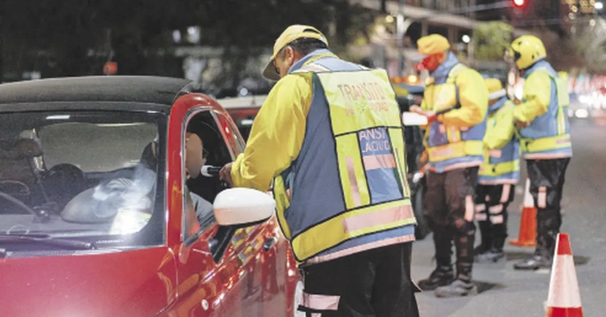 678elprograma's tweet card. Los valores actualizados generan debates sobre la equidad de las sanciones, la disuasión del mal manejo y las estrategias para regular las faltas graves de tránsito.