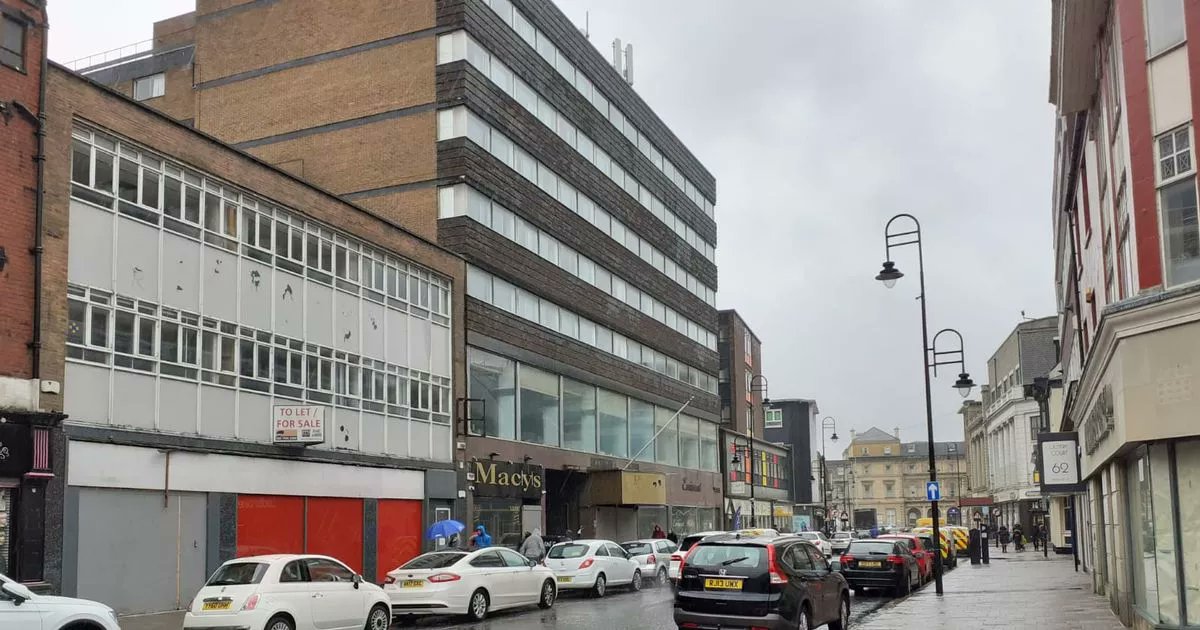 andygspence's tweet card. The deferral of a decision on the application to turn the former Portland Hotel into a 122-bed HMO was decided by the chair's casting vote