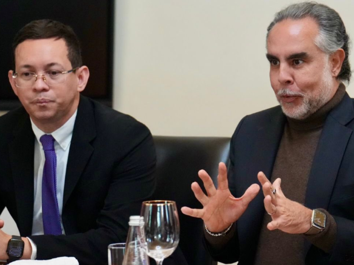 pedroviverost's tweet card. La mayoría de la plata del MinInterior se fue para el Caribe, y municipios de aliados en el Congreso. Hubo afán, fallas de planeación, y sesgo político. 