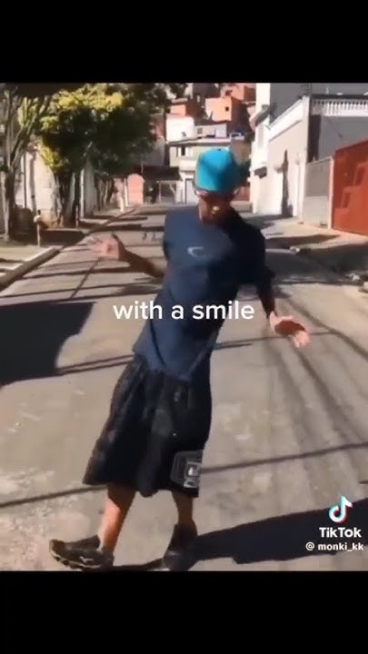 Eduardo_Roza's tweet card. SUNDAYS are IT #WelcomeToDerry Days