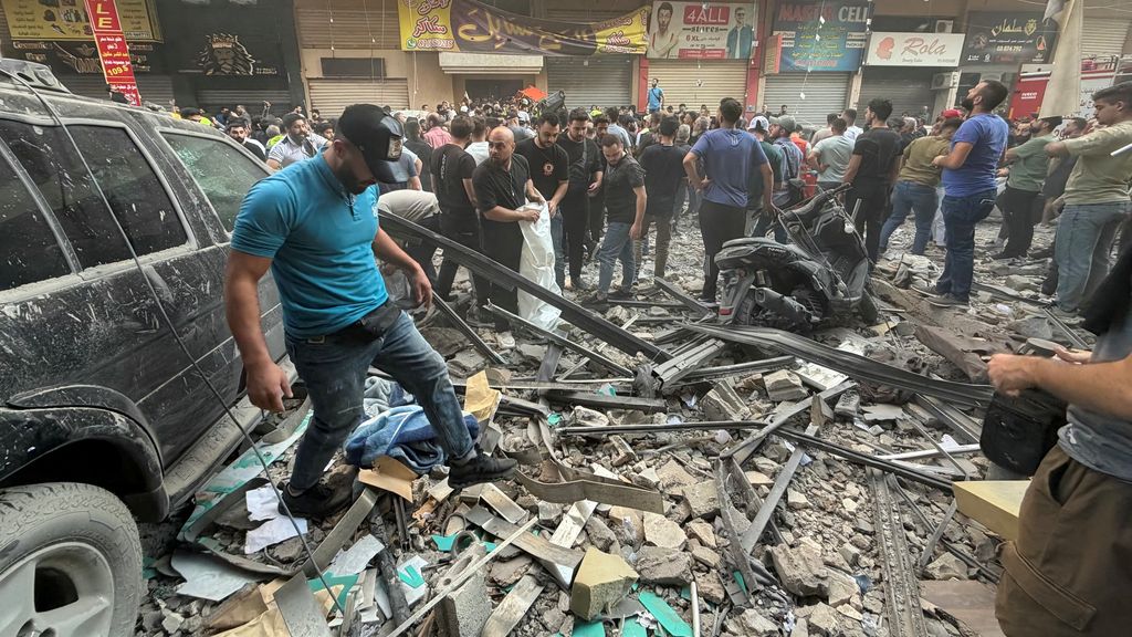 HermanMeeuwiss1's tweet card. Er worden ook 21 gewonden gemeld. De aanval zou gericht zijn op Hezbollah-kopstuk Haitham Ali Tabatabai.