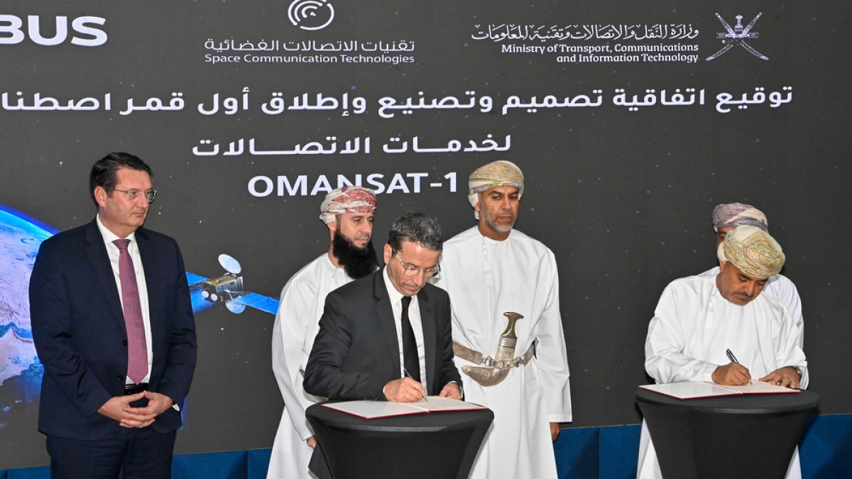 aljazeeraTech's tweet card. أبرمت سلطنة عمان اليوم الأحد اتفاقية مع شركة إيرباص الفرنسية للدفاع والفضاء من أجل "تصميم وتصنيع وإطلاق أول قمر صناعي للاتصالات" في البلاد.