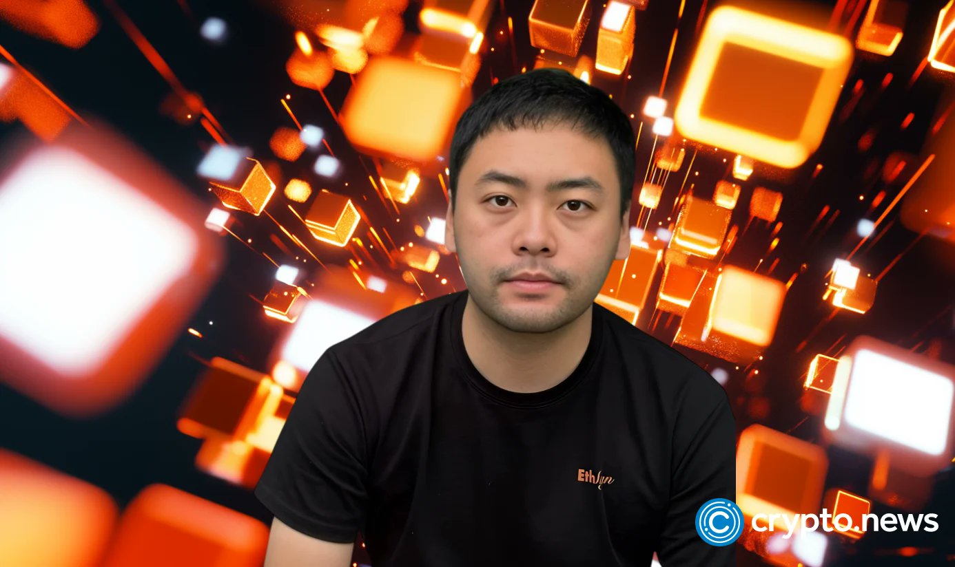 SmartTechTrendz's tweet card. Sign CEO Xin Yan explains what’s driving this wave of adoption, from cutting costs to increasing transparency and reclaiming control over money flows.