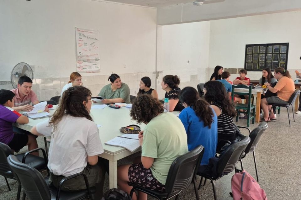 radiolt10's tweet card. Hasta el 19 de diciembre continuarán las instancias de acompañamiento pedagógico a alumnos que necesiten aprobar espacios curriculares al cierre del ciclo lectivo y definir las calificaciones finales.