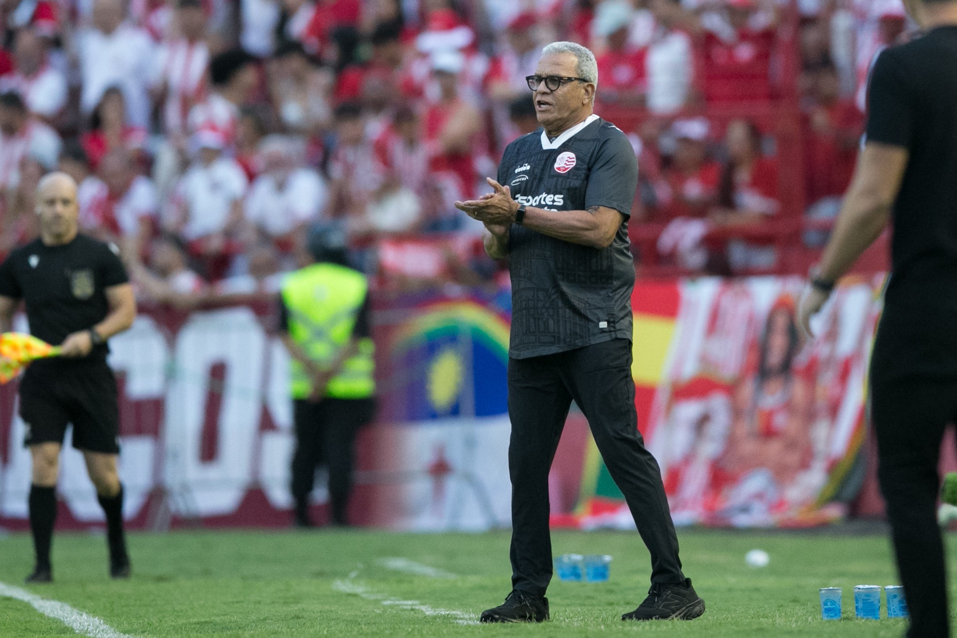 nathfreitasjor's tweet card. Treinador sinaliza que não aceita abrir conversa enquanto o atual treinador esmeraldino, Vagner Mancini, estiver no cargo