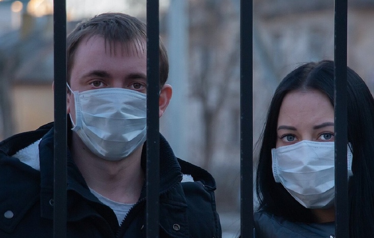 iluminatibot's tweet card. People who wore face masks during the pandemic were more likely to contract COVID-19 than those who didn't, according to an official new study.