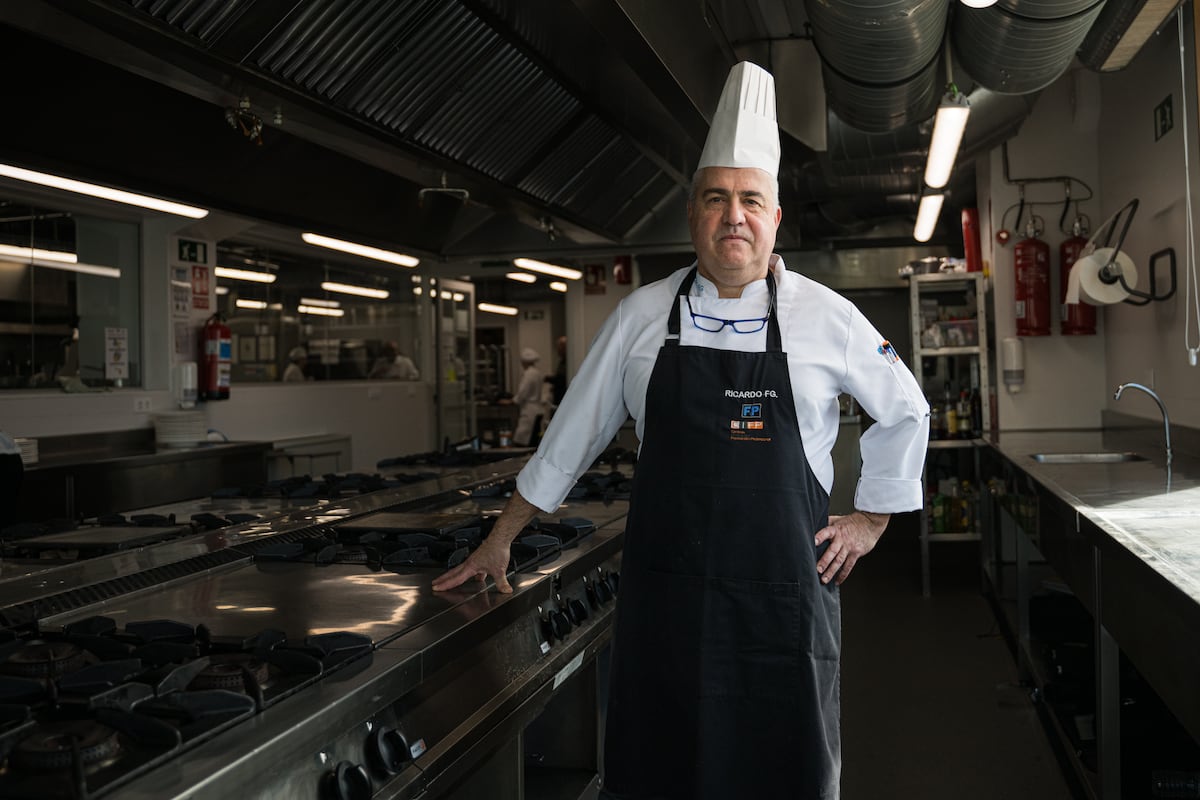 ChusG_Dorrego's tweet card. Este cocinero y docente del Centro Integrado de Formación Profesional Carlos Oroza de Pontevedra es un referente en la hostelería del país