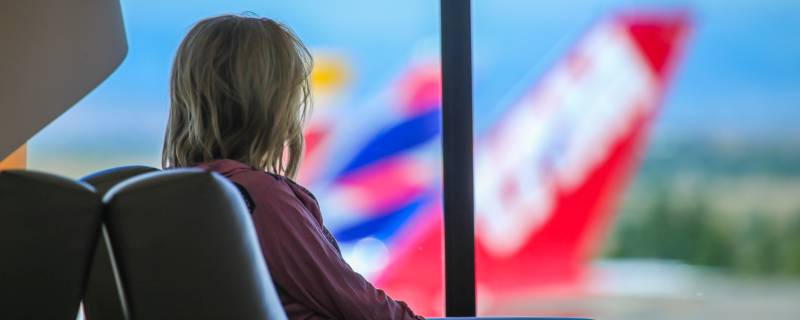 moneywisecom's tweet card. Don't spend $895 to use an airport lounge once — and don't even think about missing payments.