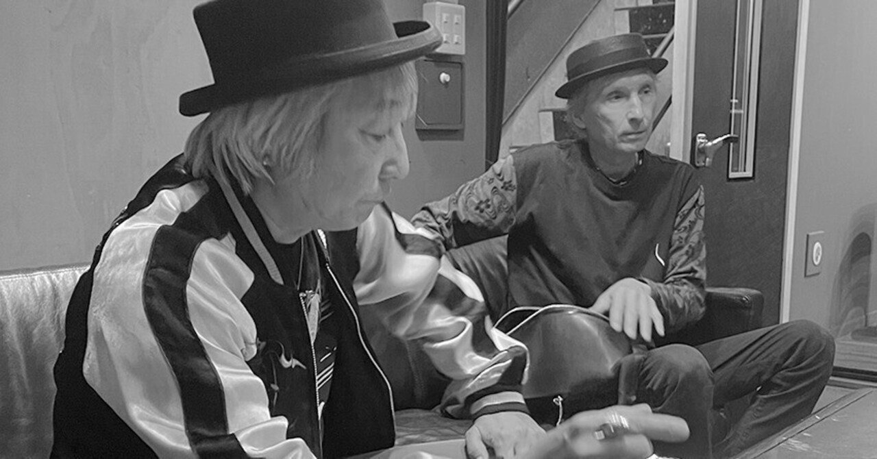 _monotsuki_'s tweet card. 第17話『藻の月New Album“Sir／サー”（ジョージとハリーその後）』 話/野月ジョージ／村越“ハリー”弘明 取材・文◎カスヤトシアキ 『絶望的で甘美な高円寺のむかし話』 高円寺は不思議な街である。 東京の人口統計によると、高円寺周辺は20～30代の若者の比率が際立って高くなっているのだという。かといって、かつて若者だったベテラン・フリーク族も離れないで生息しているらしい。サブカルチ...