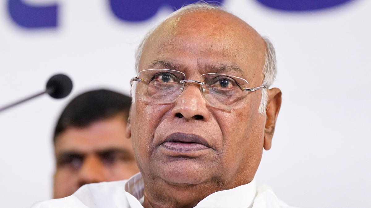 mathrubhumieng's tweet card. Karnataka Congress leadership buzz: Mallikarjun Kharge confirms High Command`s final say. Get the latest on Siddaramaiah, D.K. Shivakumar, and political shifts. Read now!
