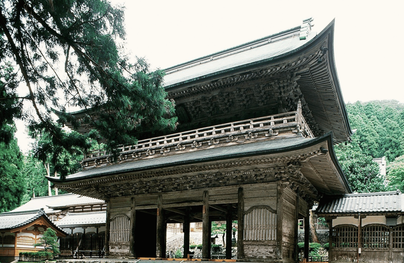 suzukake1114's tweet card. 福井県にある曹洞宗の大本山「永平寺」で、20代の修行僧が20人以上の女子高生に対し、服の上から体を触るわいせつ…