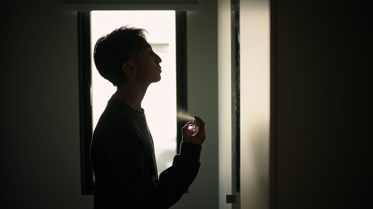 adsuara's tweet card. Varios expertos explican que no hay evidencia científica sólida de que las feromonas humanas existan o influyan en la atracción sexual