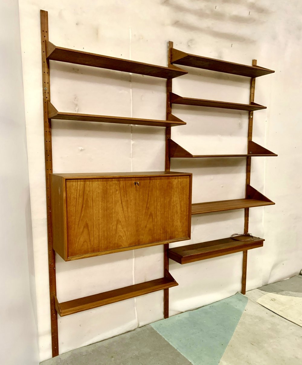 vntg_design's tweet card. Sold: Scandinavian Wall unit by Hansen & Guldberg, Denmark 1960 | #238936