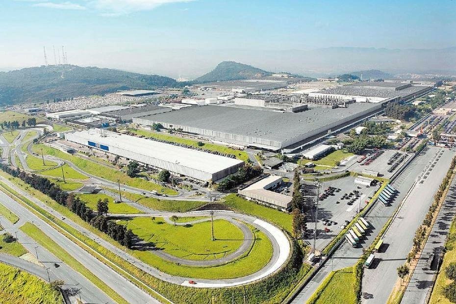 WebMotors's tweet card. Marca vai restaurar fabrica de motores e terá novo conjunto híbrido nacional nos próximos anos