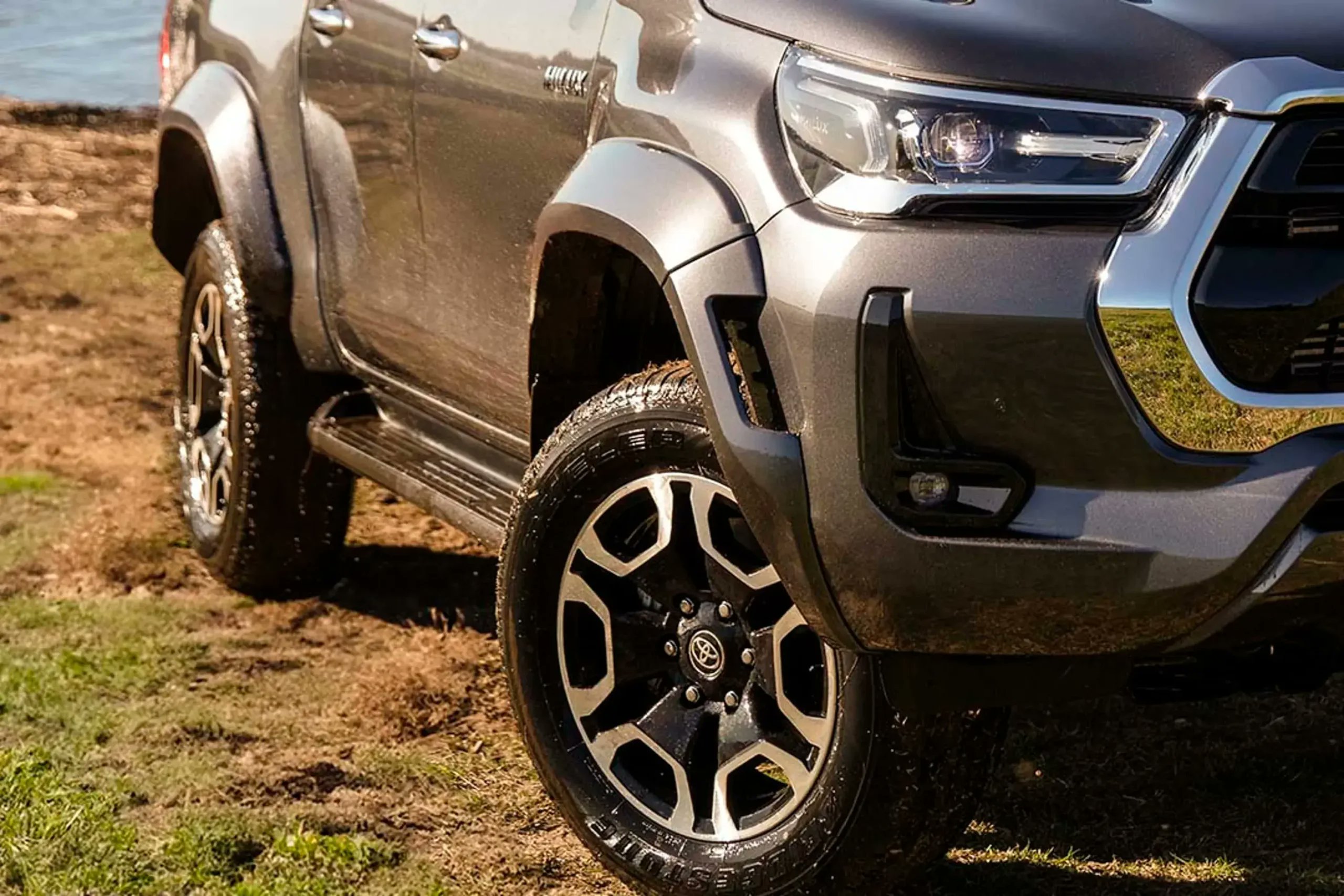 WebMotors's tweet card. Levantamos as versões das picapes médias que deverão concorrer diretamente com a picape BYD Shark, que chega ao Brasil em setembro.