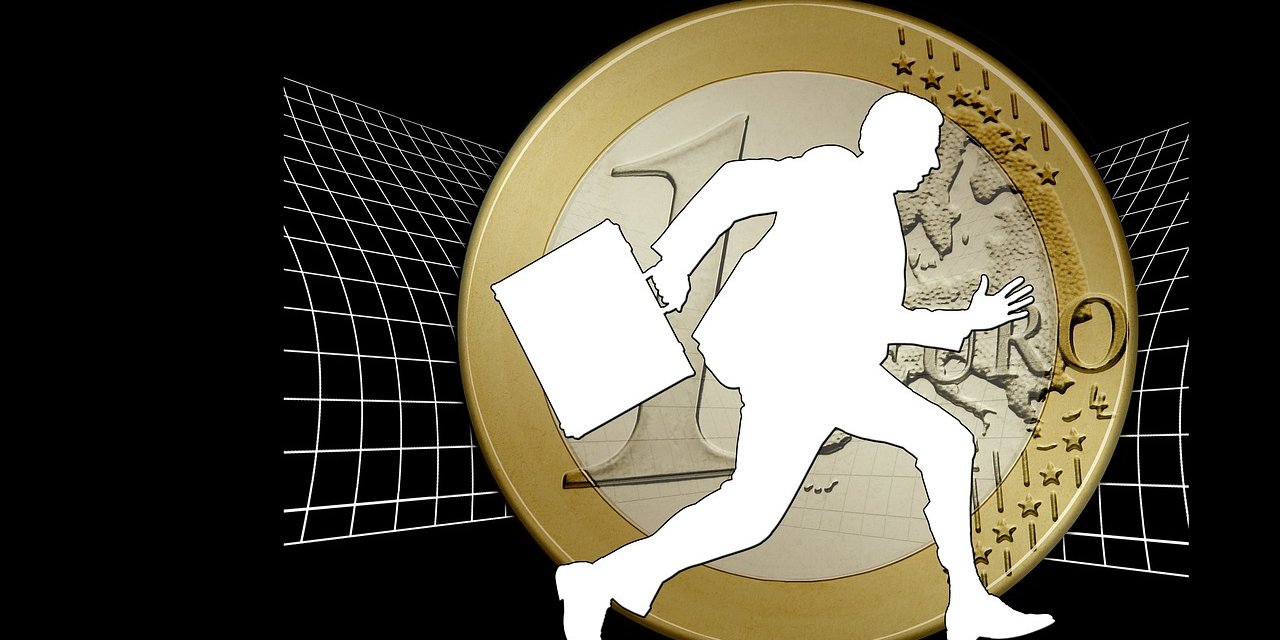 VincentDrezet's tweet card. C'est le principal argument de ceux qui s'opposent à toute hausse d'impôt visant les plus riches : ceux-ci partiraient à l'étranger, privant la France de leurs investissements, ce qui appauvrirait le…