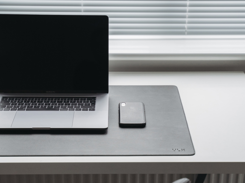 bitemobileapps's tweet card. Is it possible to develop effectively with just one monitor? Or just the small screen of a lapptop? It can be done! Here are some tips.