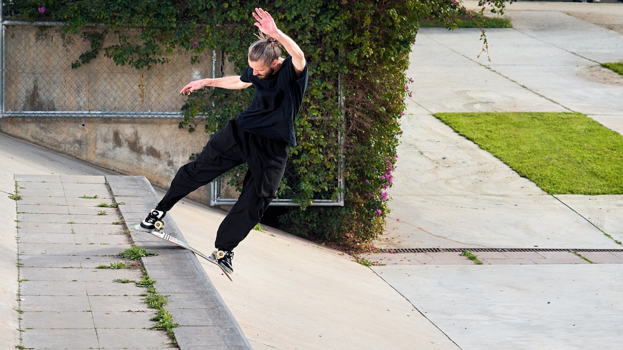 ShivdevRao's tweet card. Gustav Tønnesen's "3:2" Adidas Part